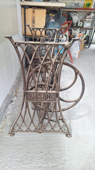 Станина для швейної машини American  + машинка  як декор