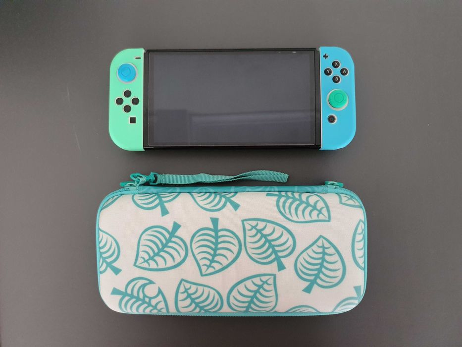 Nintendo Switch OLED + Travel Case Animal Crossing