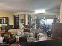 Apartamento T9 com comércio no rés do chão em Vieira do Minho