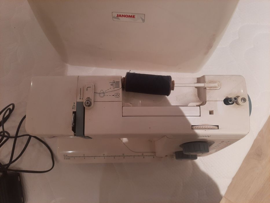 Швейна машинка Janome Sewist 525S