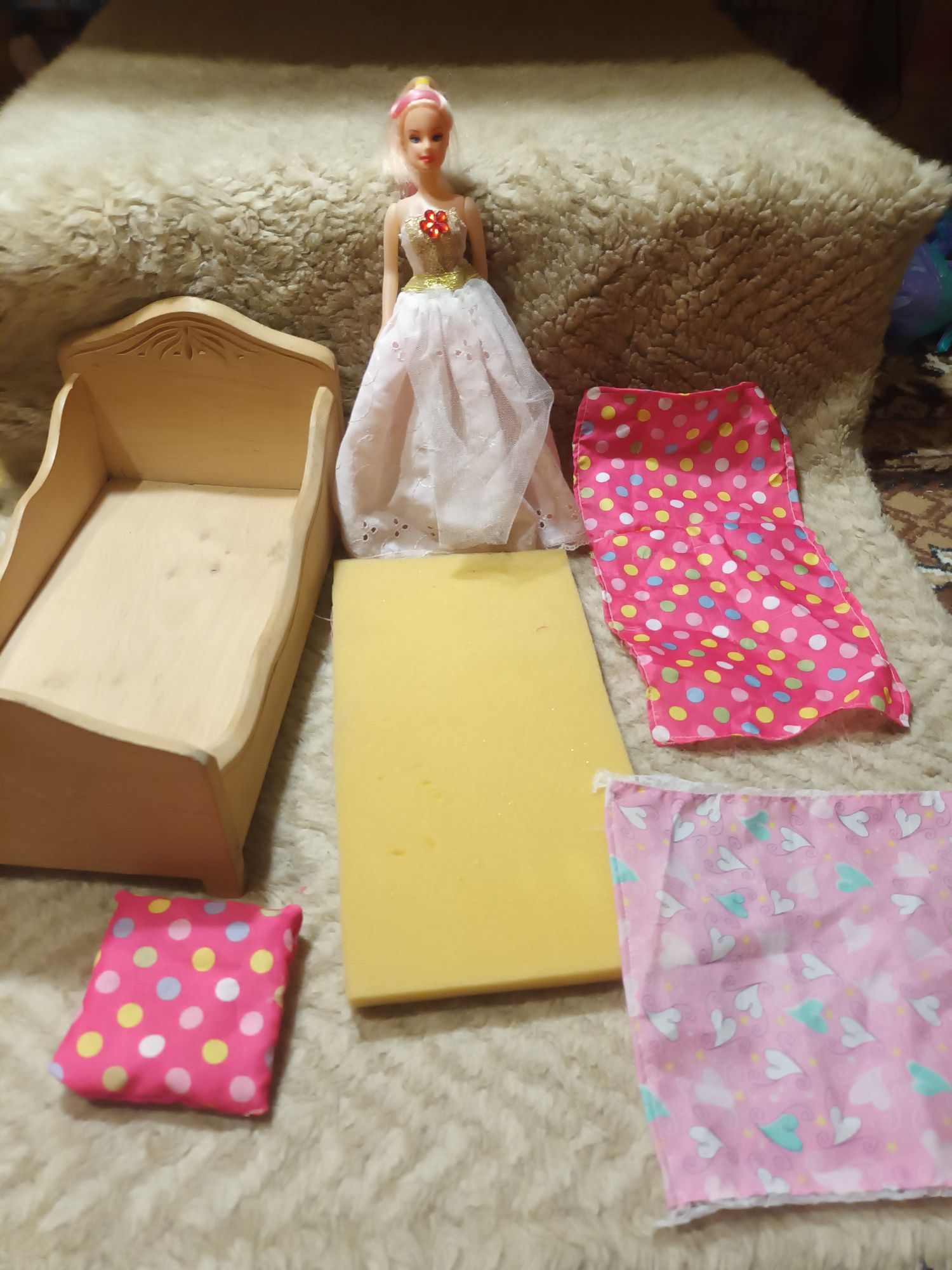 Кровать деревянная + кукла
