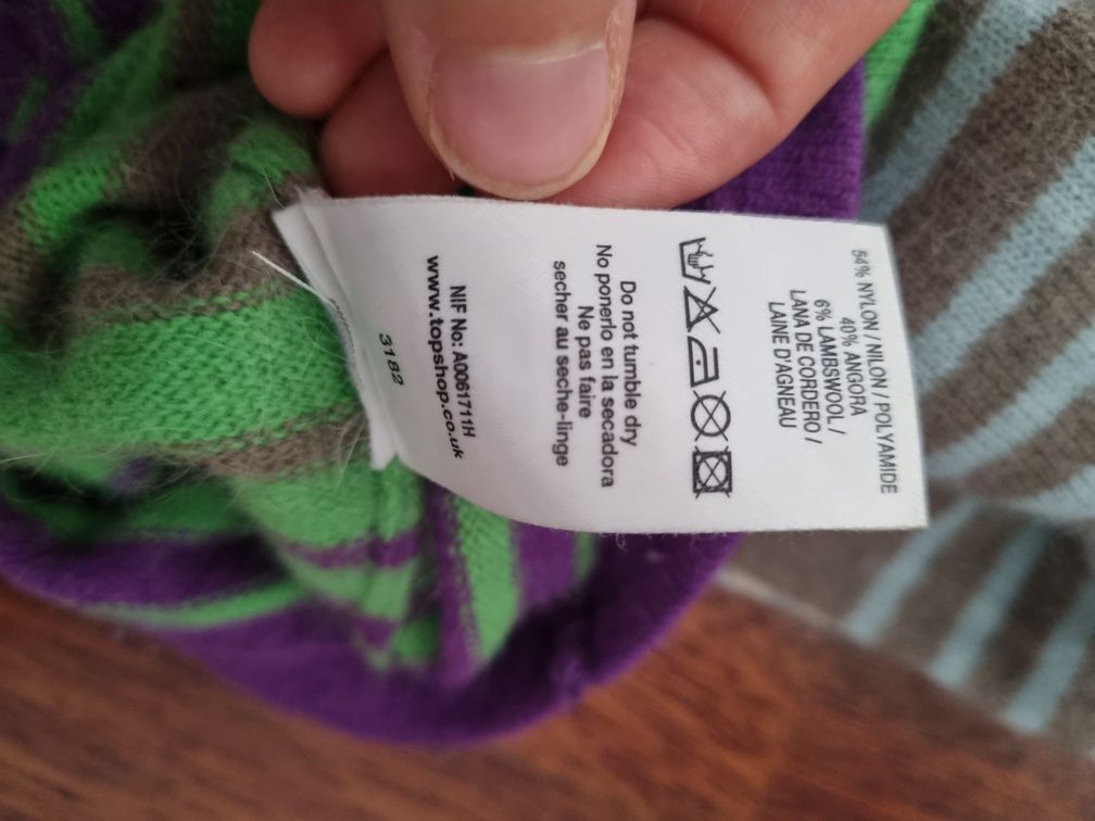 Kolorowy, ciepły zimowy sweter M