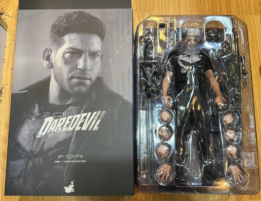 Figura Hot Toys Daredevil punisher