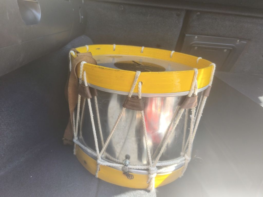 Vendo caixa de bombos