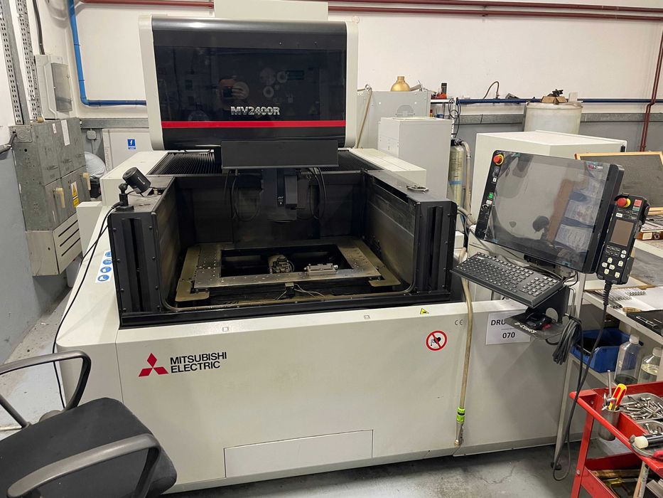 Wycinarka drutowa Mitsubishi MV2400R-doskonały stan, gotowa do pracy!