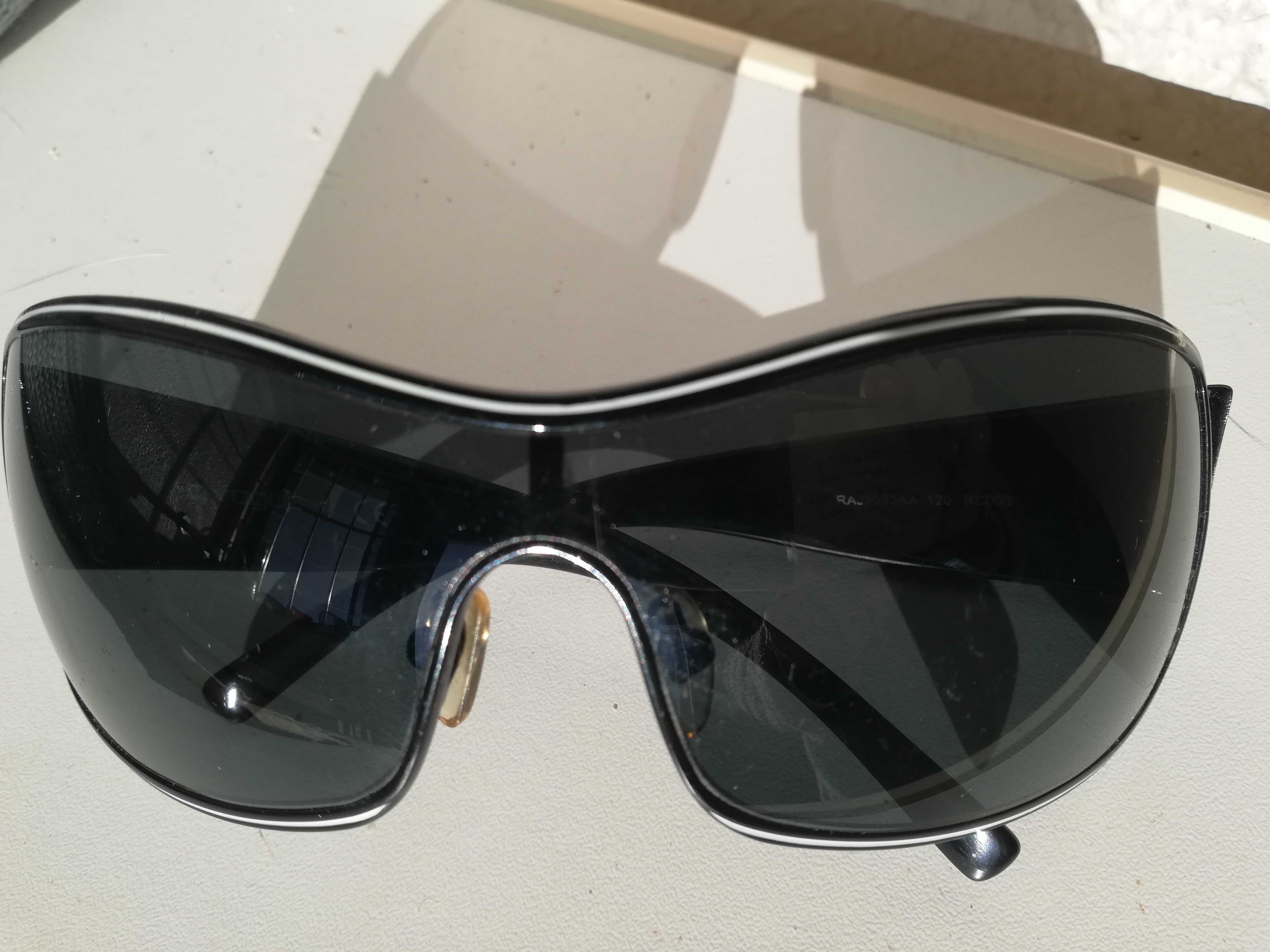 Oculos escuros marca Vogue pouco usados e muito estimados