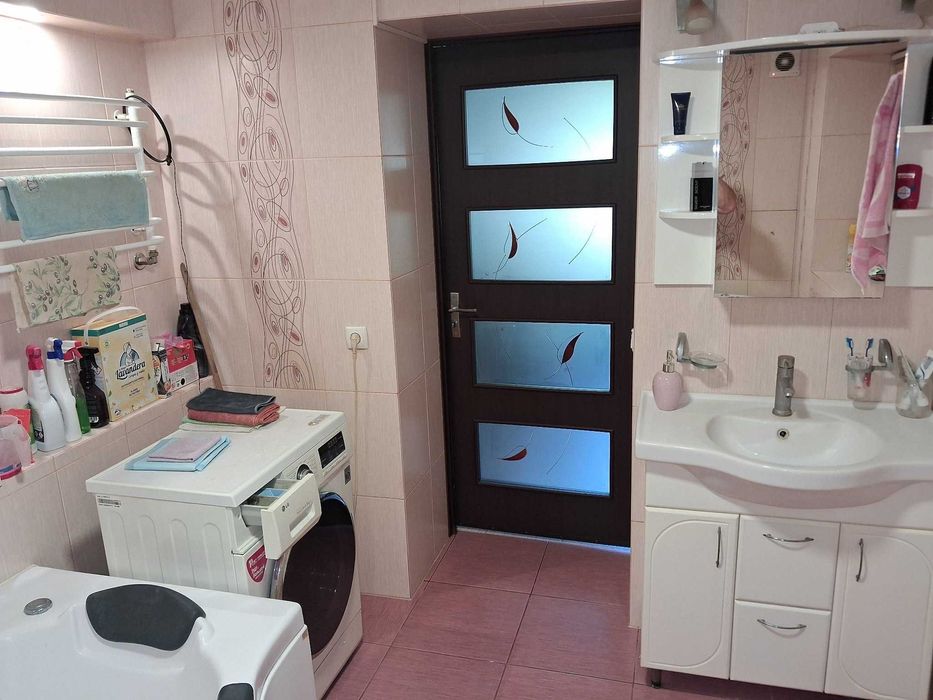 Будинок з ремонтом та басейном у Крюкові