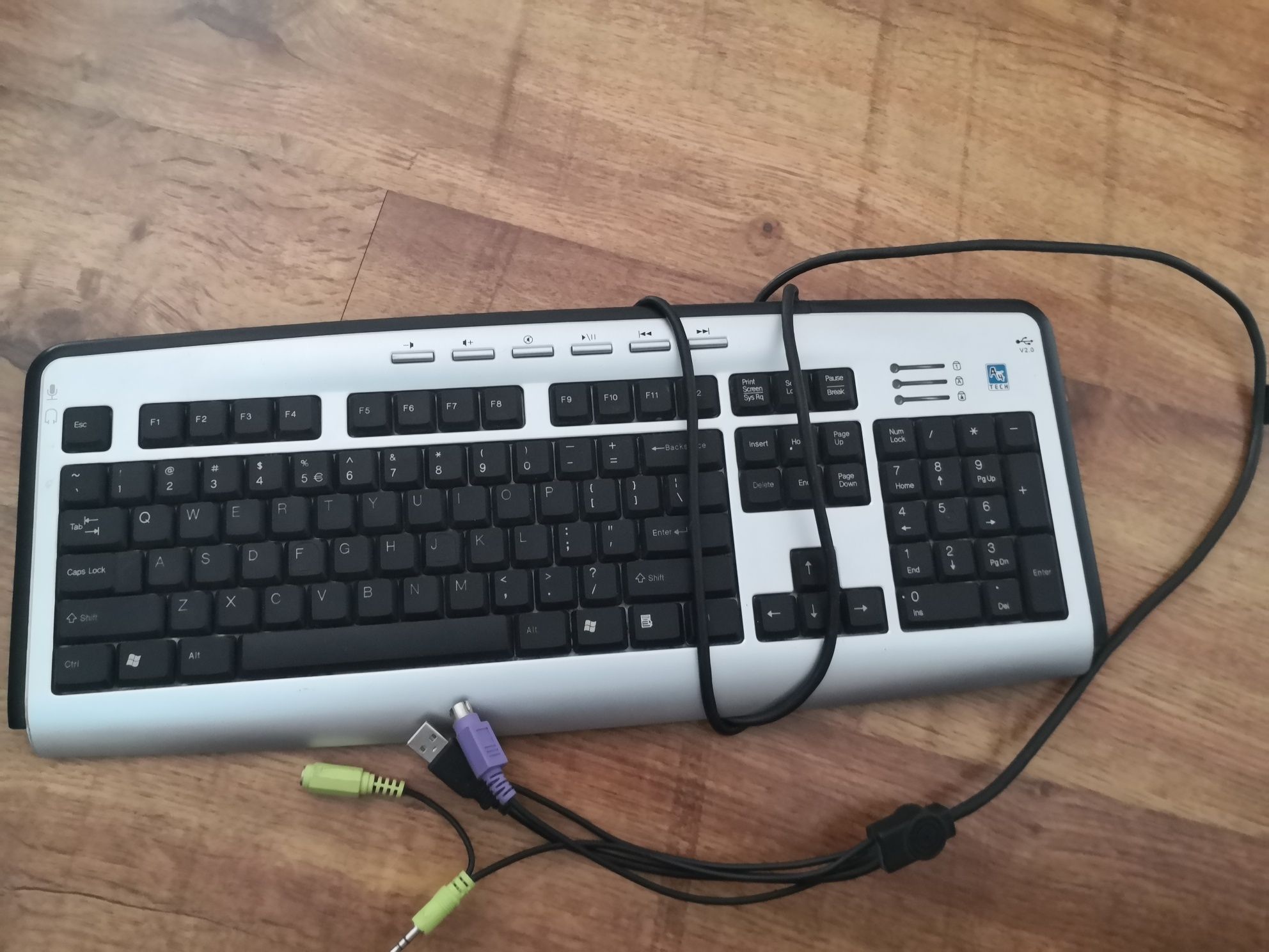 Komputer z monitorem
