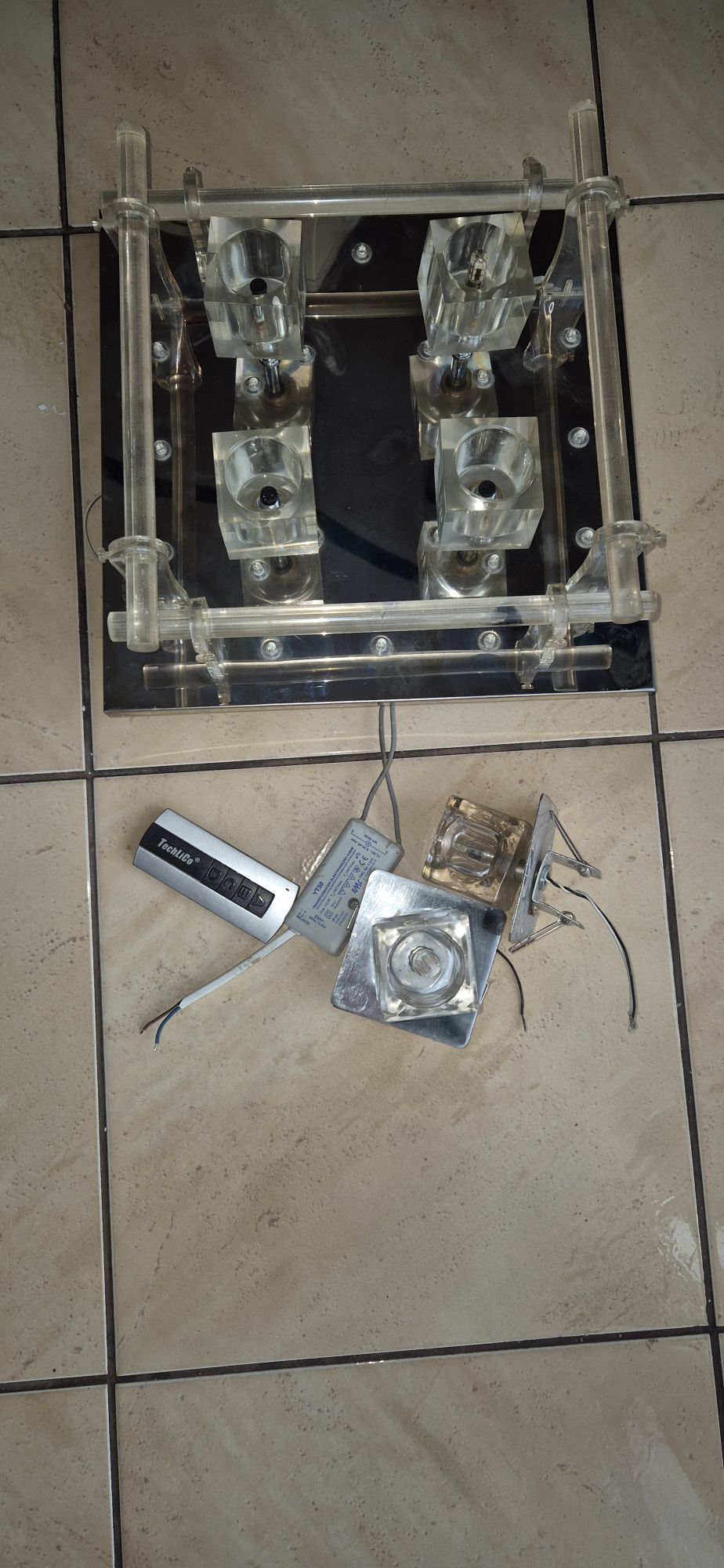 Lampa sufitowa z pilotem