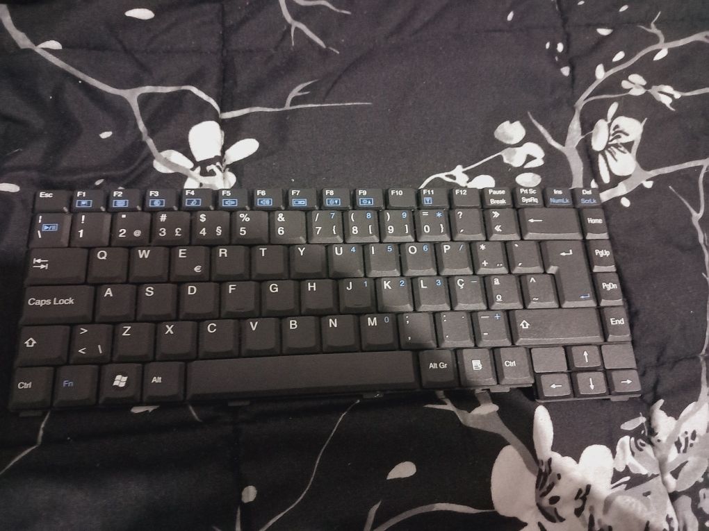 Teclado de portátil insys