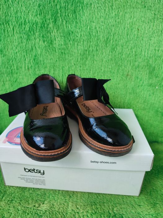 Туфлі, черевики, мокасіни