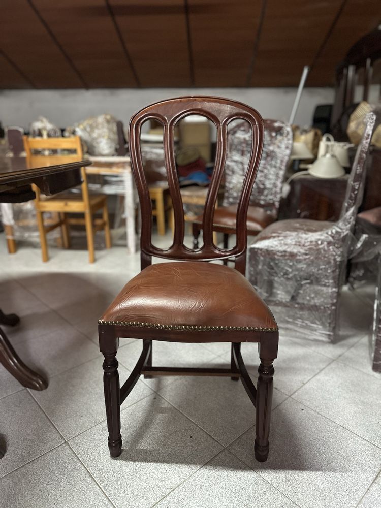 Conjunto Mesa oval + 6 cadeiras