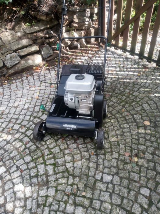 Wertykulator spalinowy z koszem
