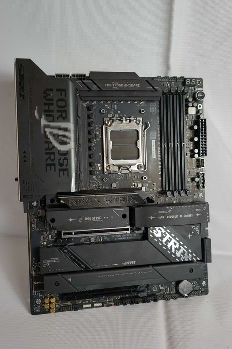 Материнська плата ASUS ROG Strix X870E-E Gaming Wi-Fi AM5