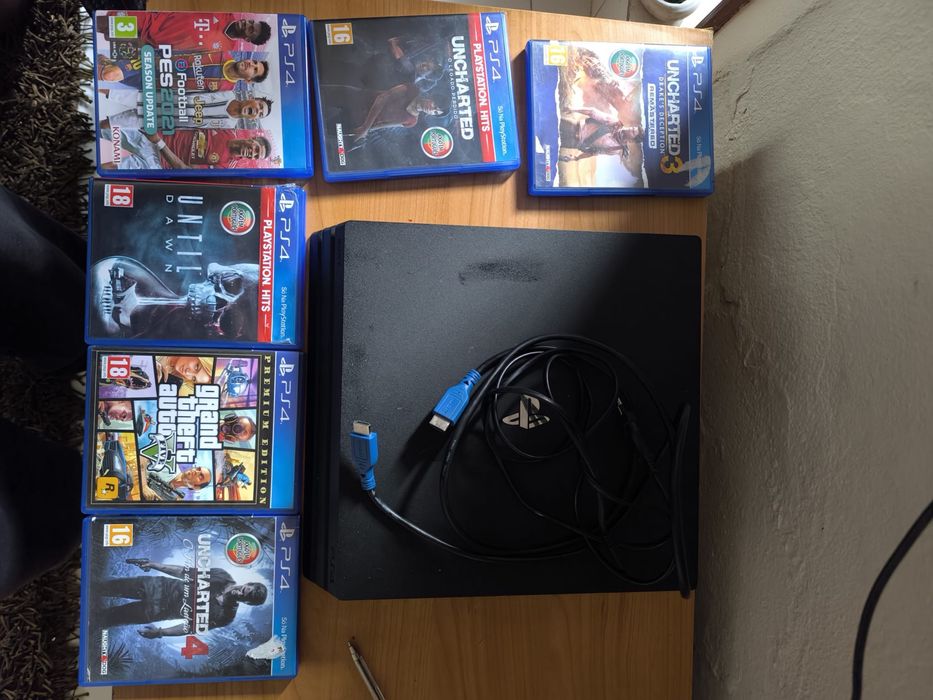 Vendo PS4 PRO como nova