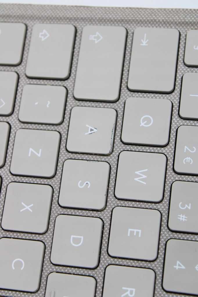 OPIS!!! Klawiatura Logitech Combo Touch do iPada Pro 12,9 Piaskowa