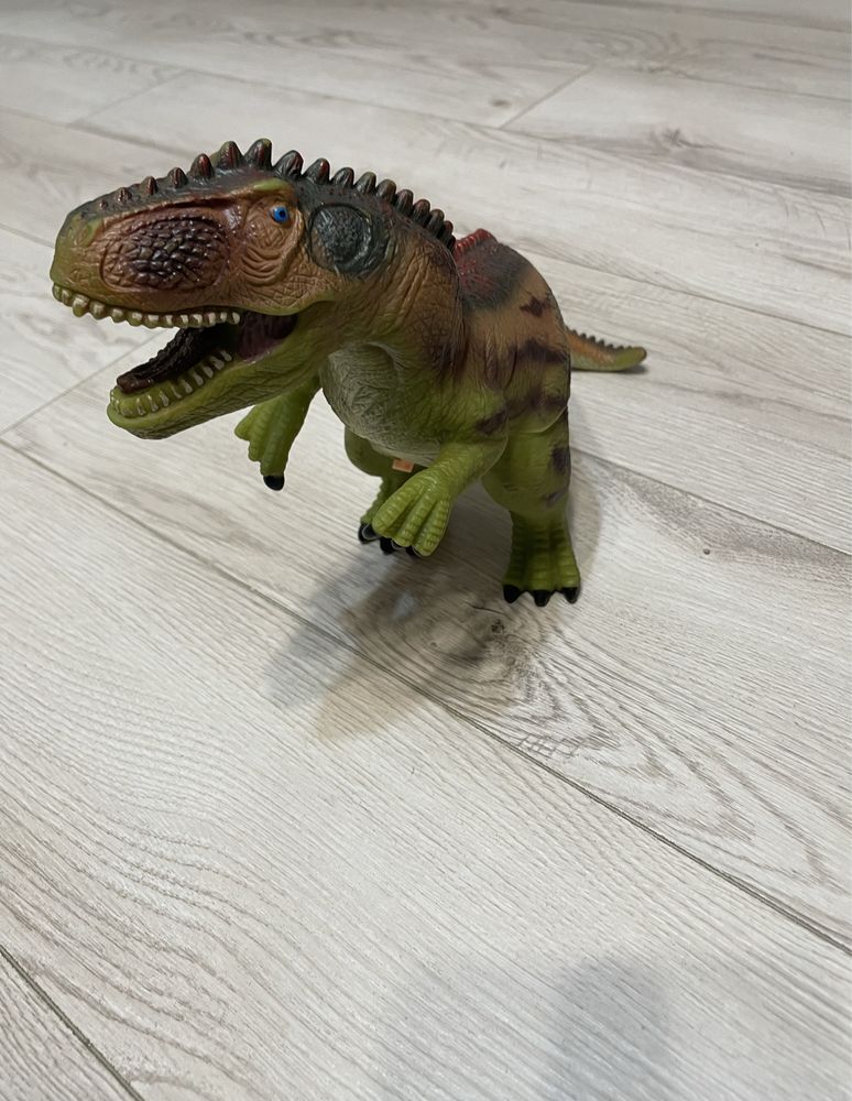 Іграшка динозаври в хорошому стані!!!