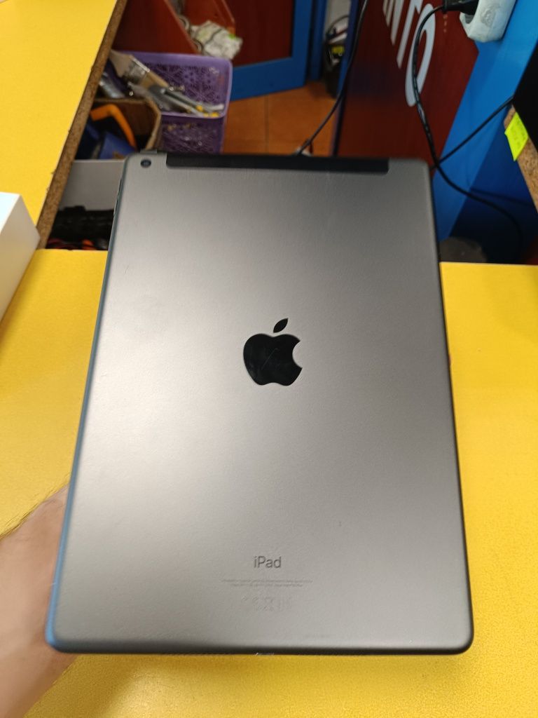 Apple Ipad 9 Generacji Wi-Fi + Cellular / 64 GB / A2604 / GWARANCJA