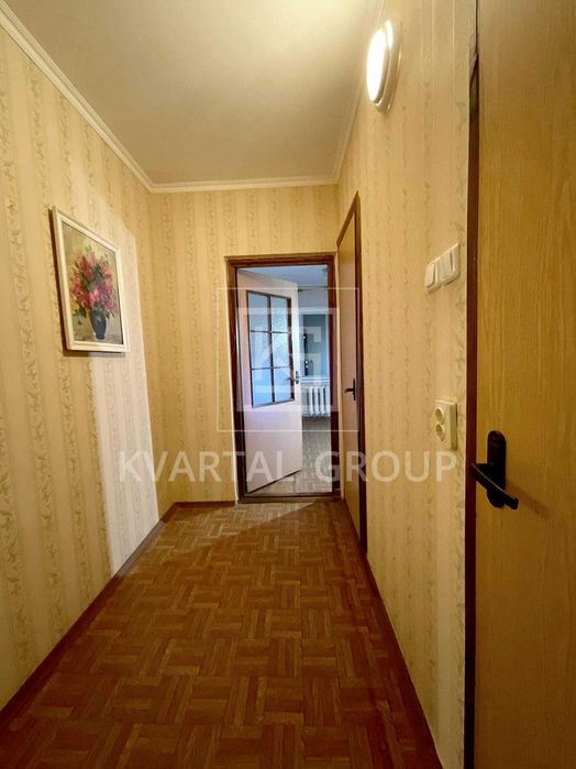 Продаж 2к квартири біля метро. Простора і тепла. Сертифікат Постанова