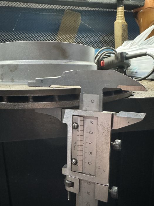 Продам тормозі диски задні E70