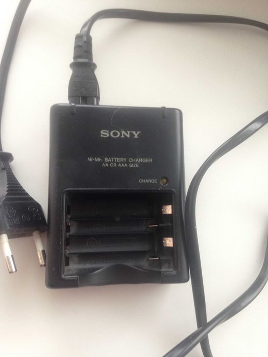 Зарядное устройство Sony   Battery Charger   BC-CS2B для аккумуляторов