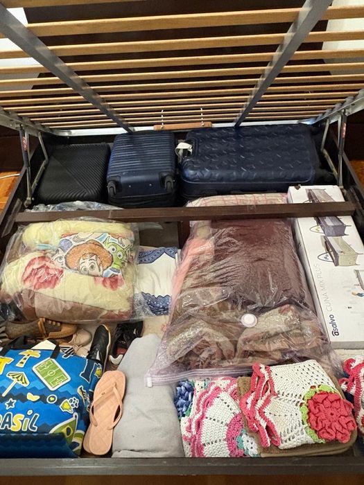 Cama de casal com cabeçeiras
