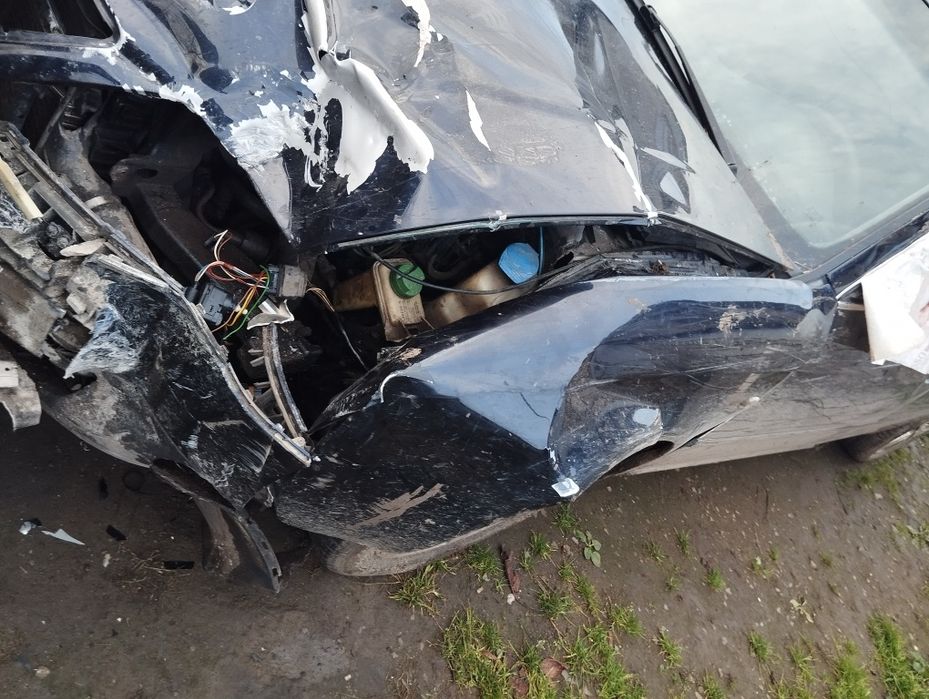 Продам цілу, можна по деталях Audi a6 c5 2.5 AKE , АКПП