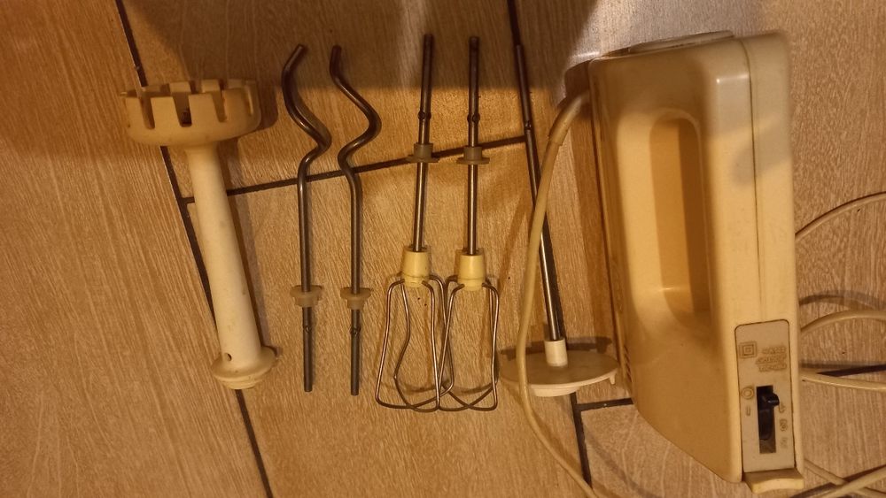 Робочий електроміксер Рось