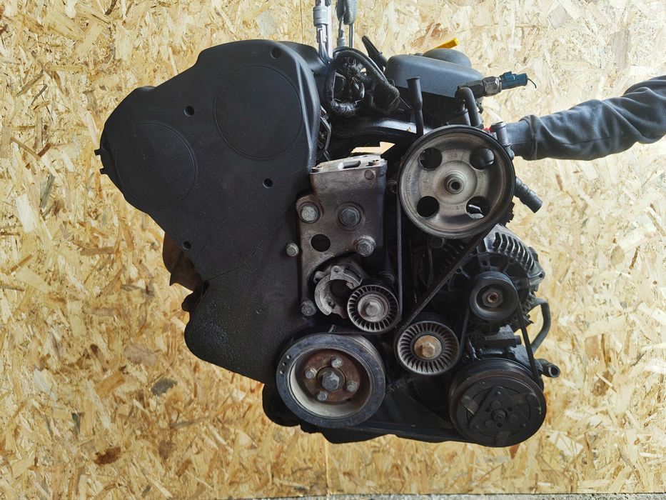 Citroen C4 C5 Xsara Peugeot 807  307 406 Silnik 2.0 16V EW10 RFN