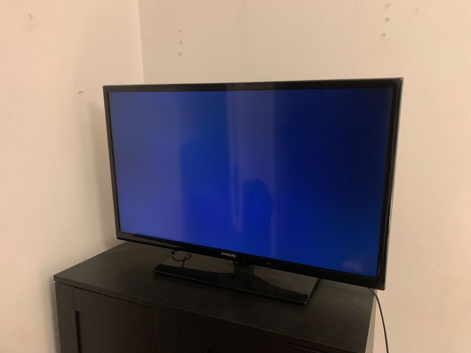 TV Samsung 32” (PARA ARRANJO)
