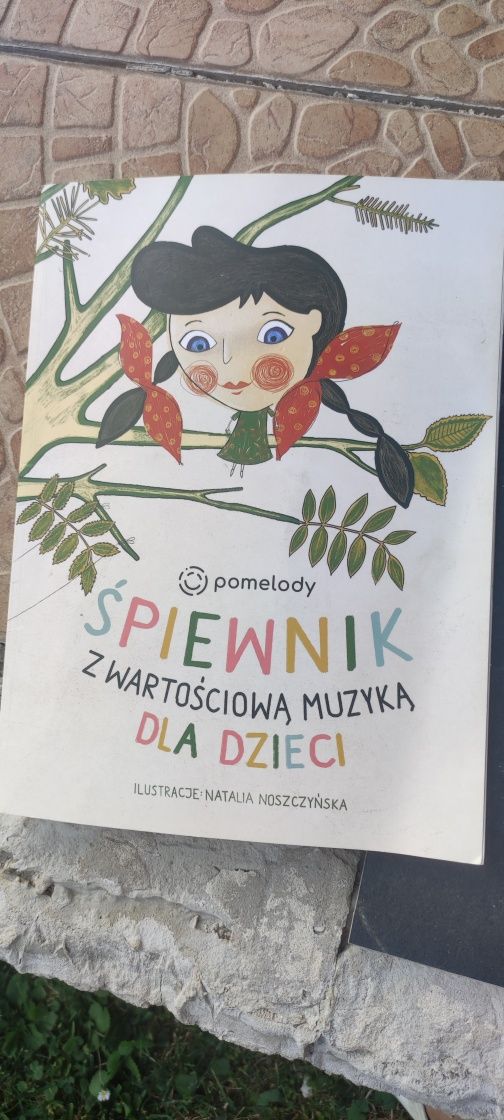 Książka śpiewnik z wartościową muzyką dla dzieci  pomelody