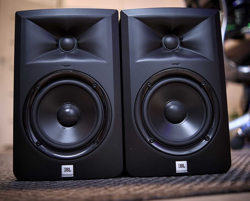 2× JBL LSR305 – monitory studyjne (para) – stan bardzo dobry