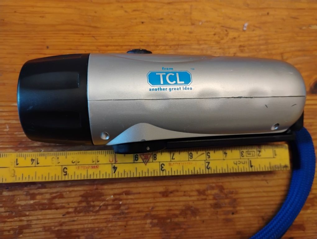 TCL latarka z dynamo LED
