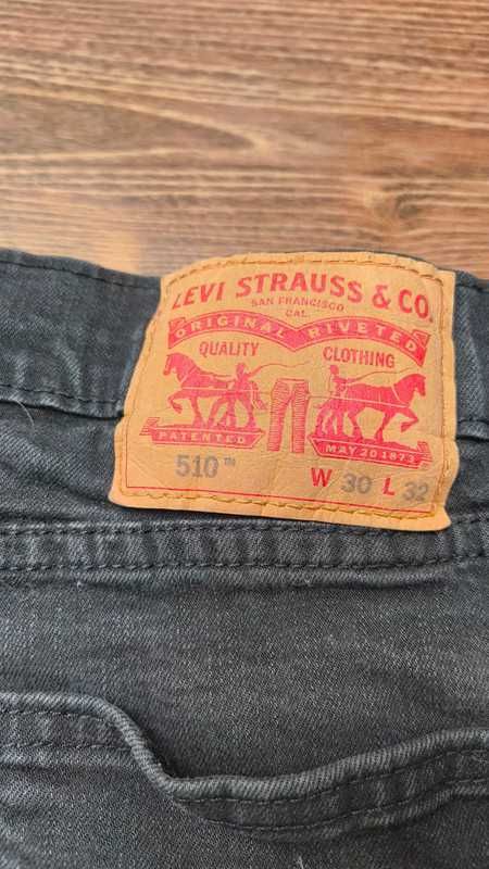 Levi's model 510 czarny