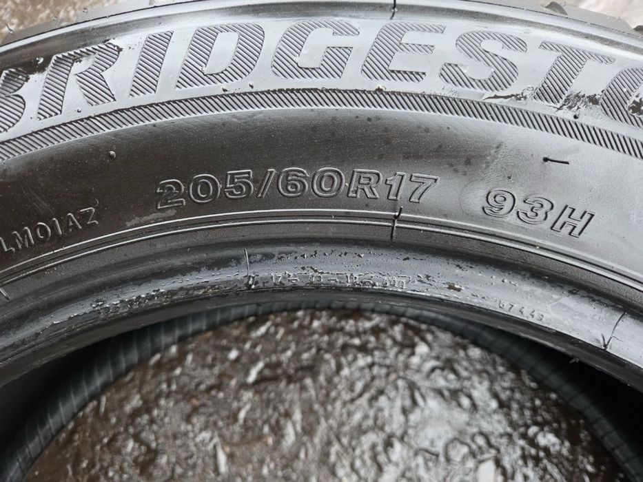 Шини зимові 205/60/r17, Bridgestone Blizzak LM001.
