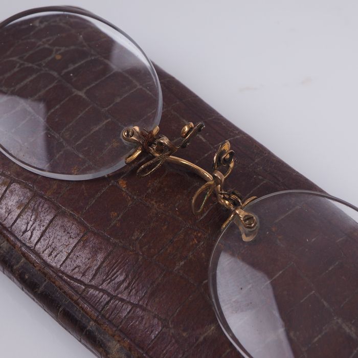 Stare okulary binokle w etui Optiker Bielitz - Bielsko