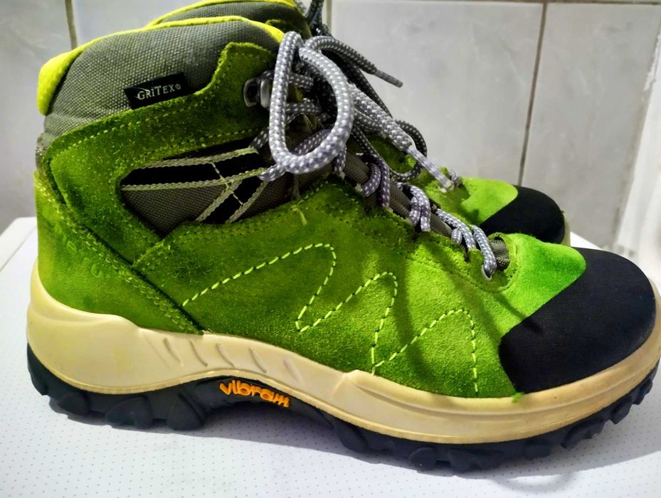 Трекінгові черевики Grisport з технологіями Gritex та Vibram.