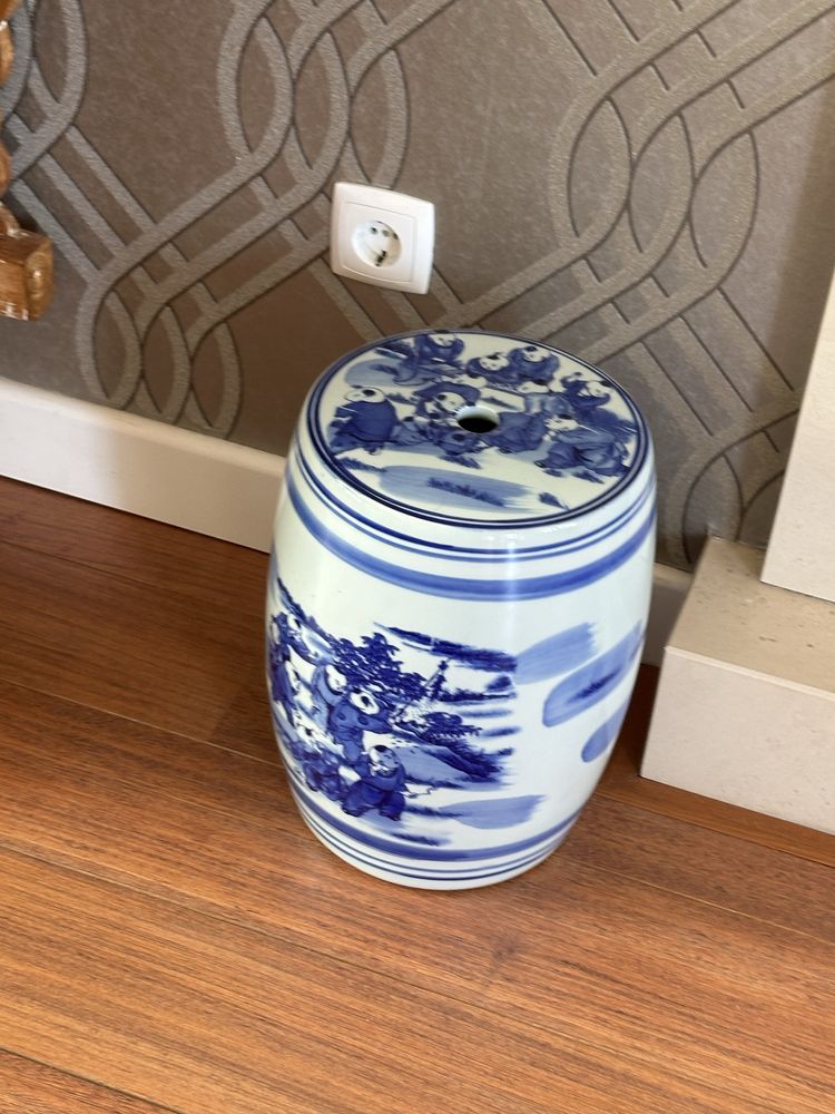 bancos de porcelana azul e branco (garden stools)