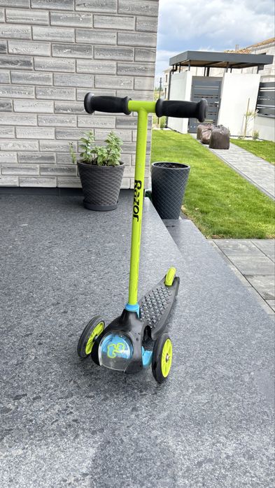 Razor Hulajnoga trójkołowa T3 balansowa dziecięca