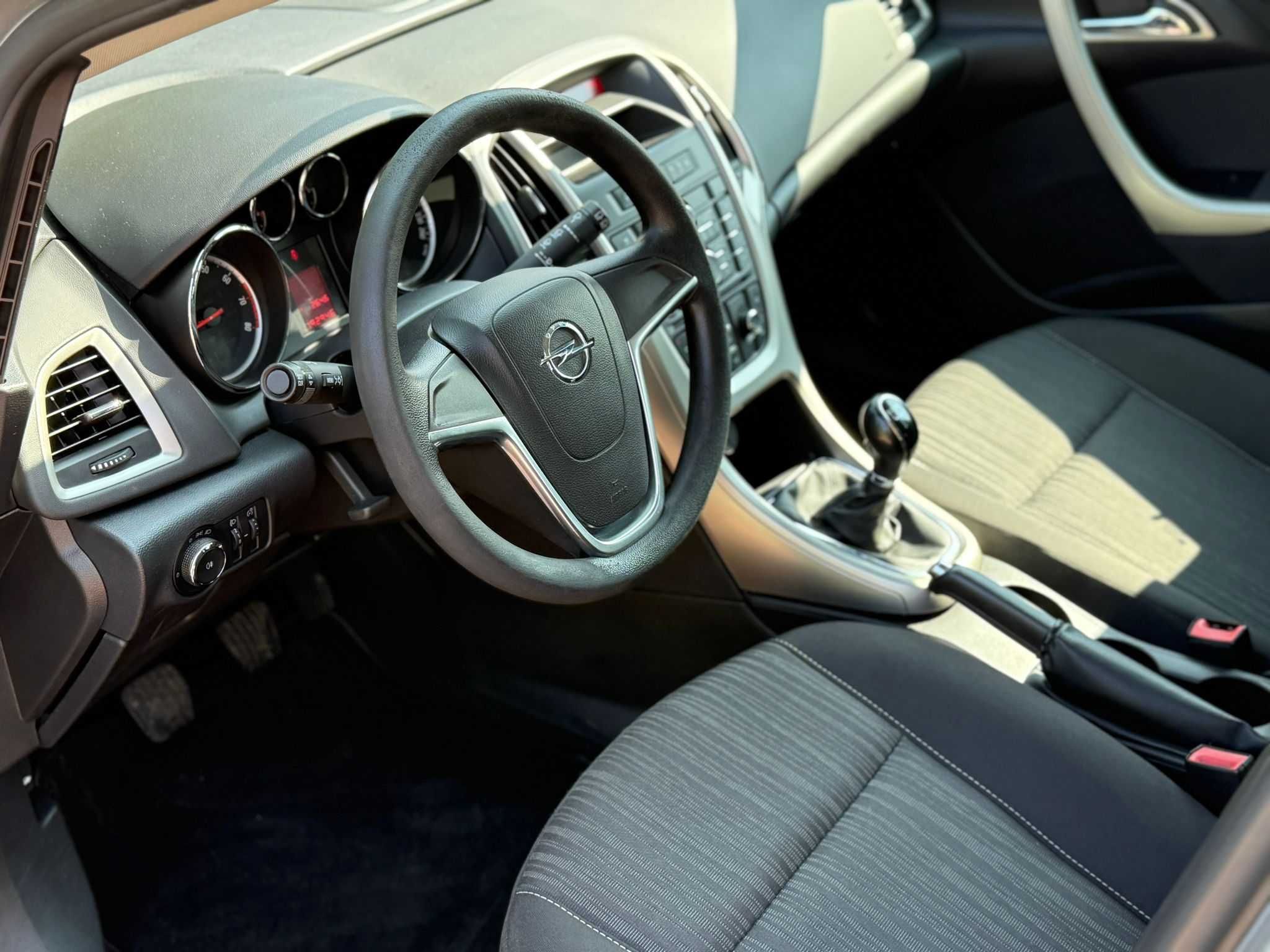 Ładny Opel Astra J 1.4 140 KM z Niemiec Po Opłatach