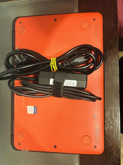 Laptop HP ProBook x360 z ekranem dotykowym.