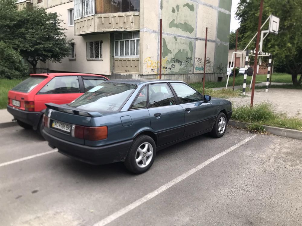 Продам машину в хорошому стані ауді 80 б3