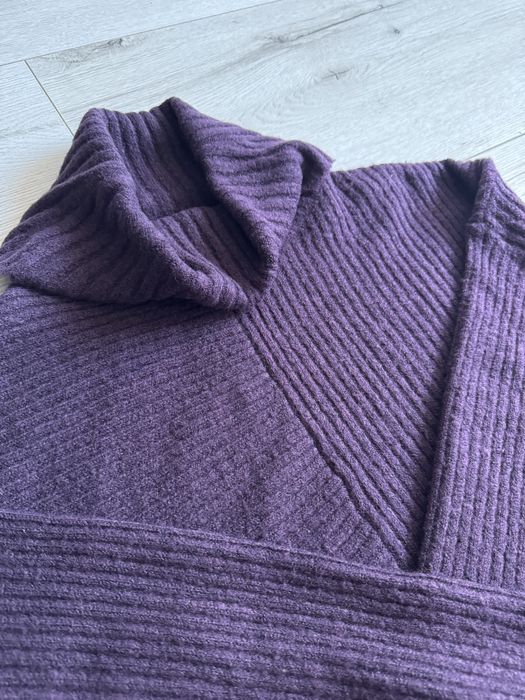 Светр з горловиною