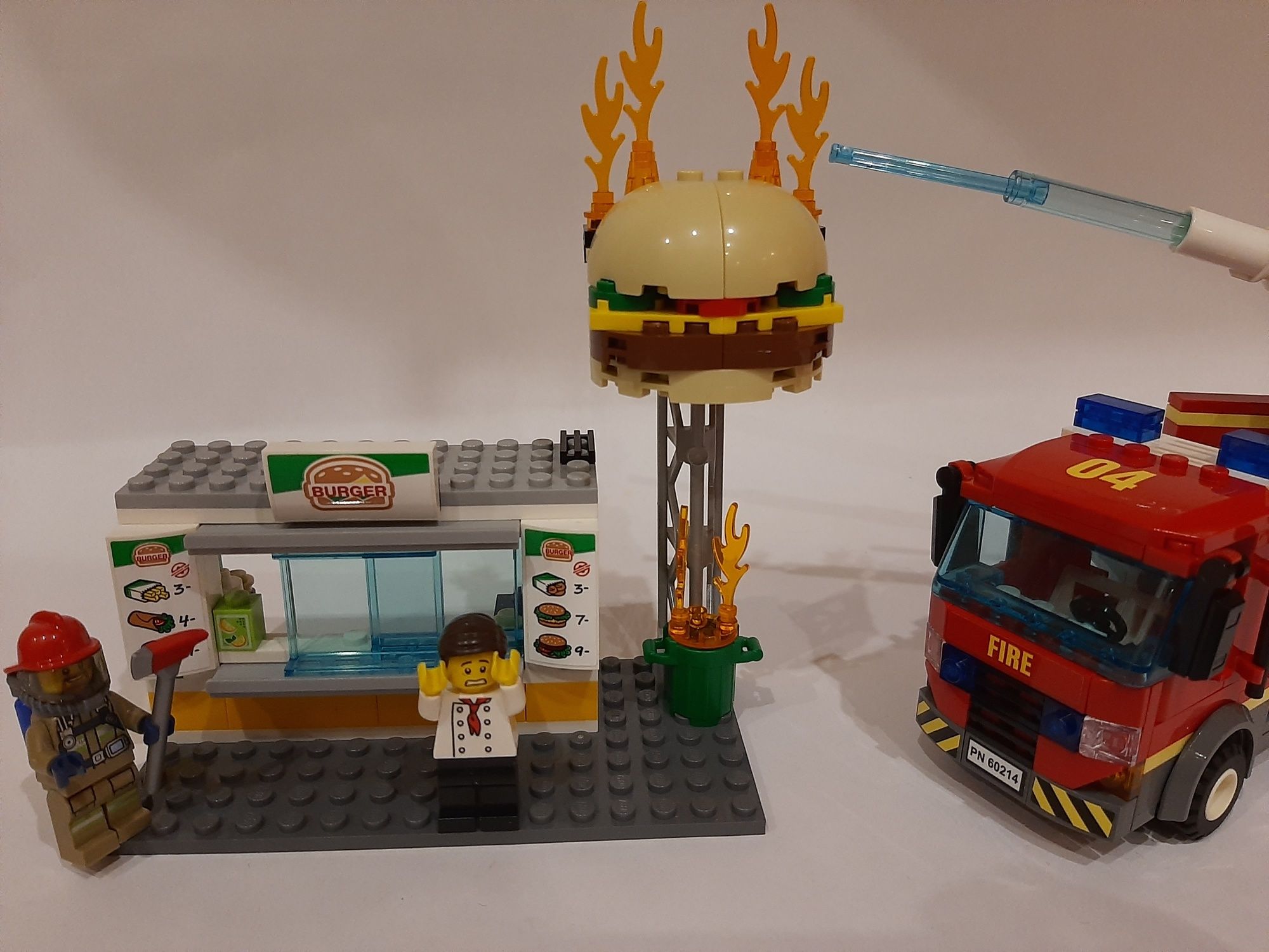 Lego City 60214 Straż Pożarna Na ratunek w płonącym barze - jak nowe!