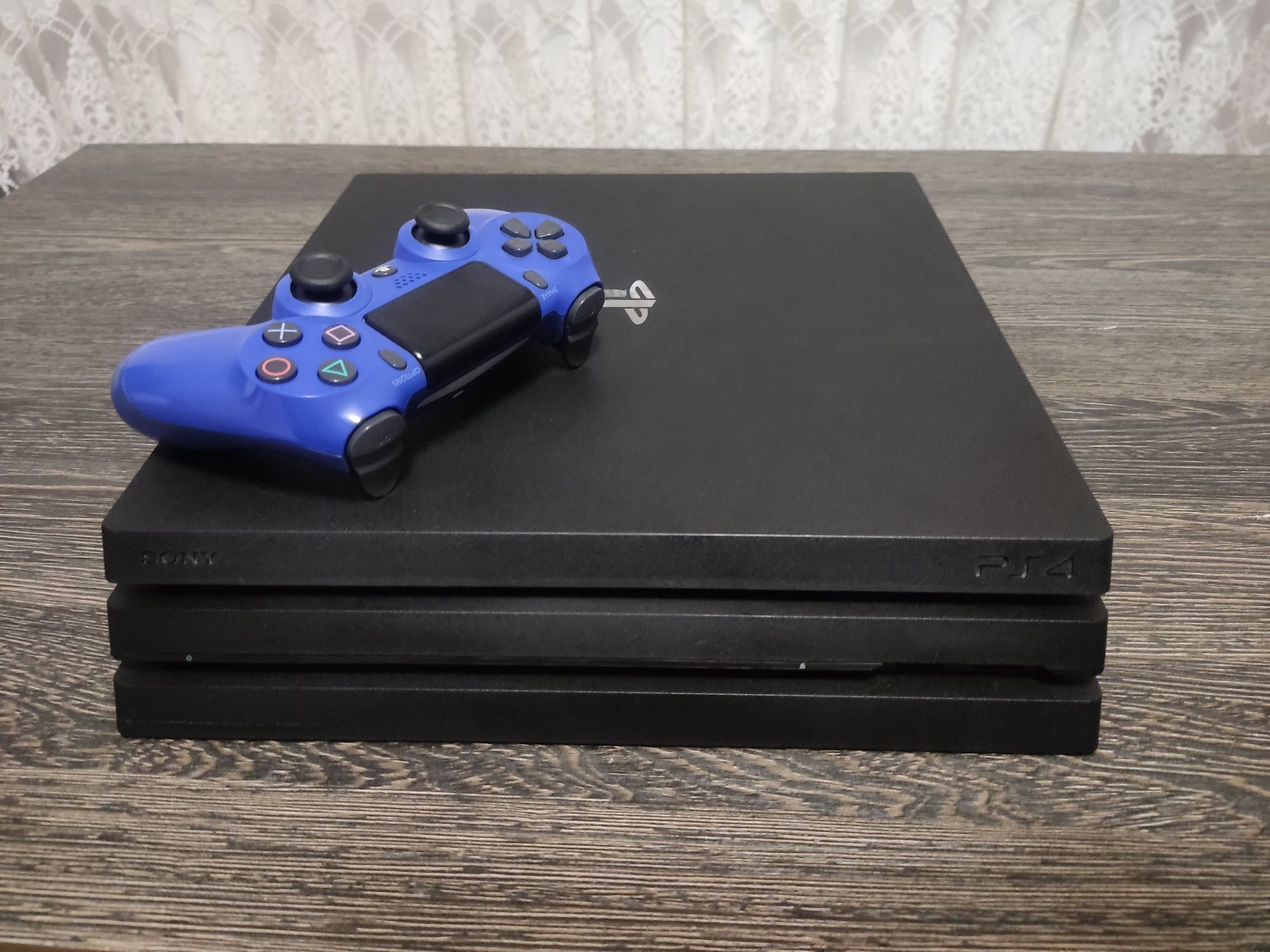 Sony Playstation PS4 Pro 1tb CUH-7216B