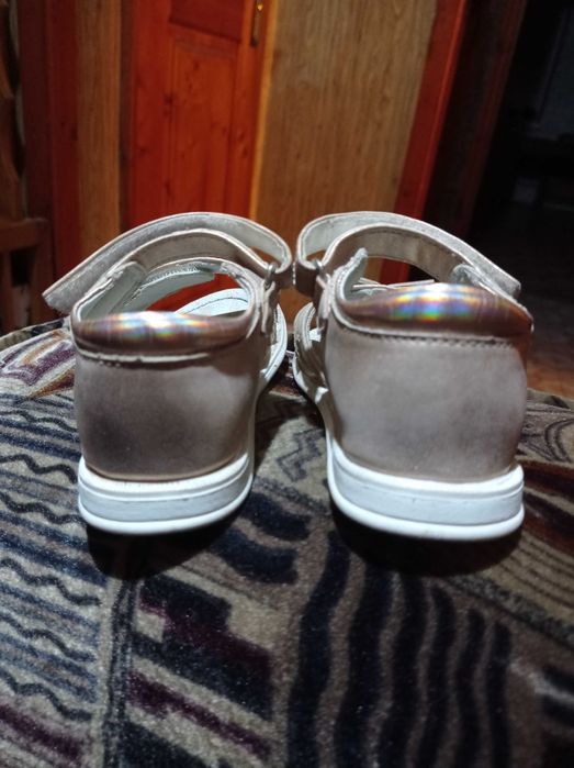 Продам дитячі босоніжки