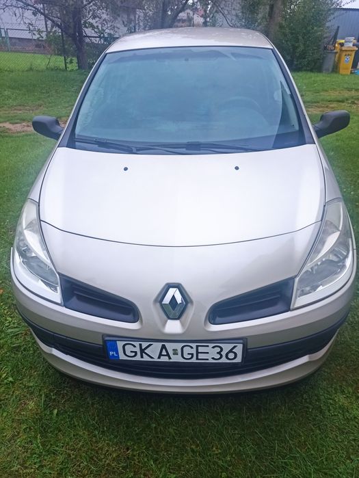 Renault clio 3  1.2 75 km 2007