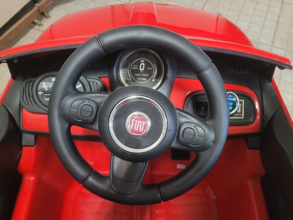 Carro Fiat 500 de criança