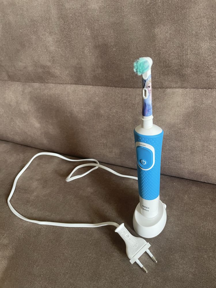 Електрична щітка Braun Oral-B Kids Frozen