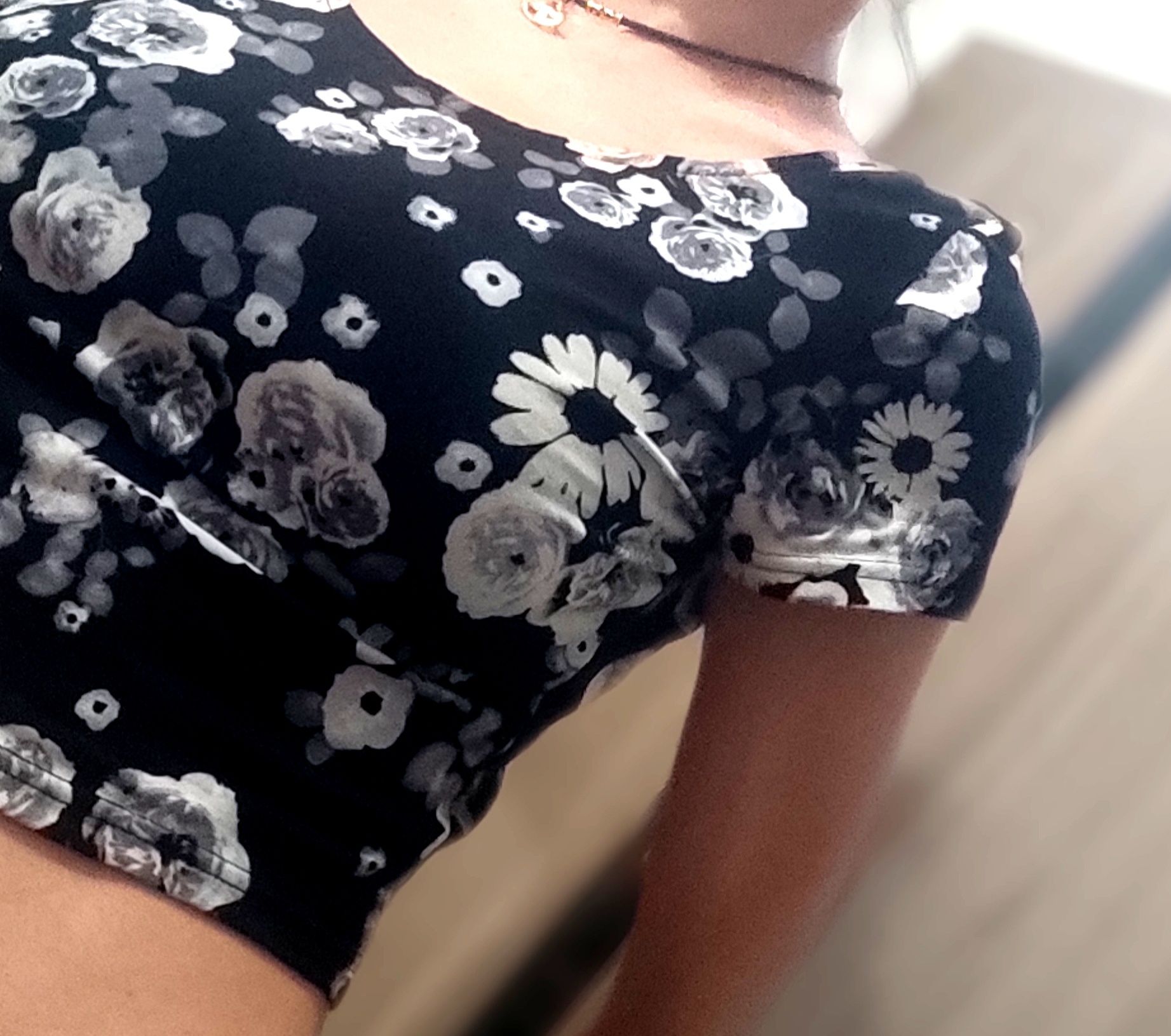 Krótki top w kwiaty H&M M